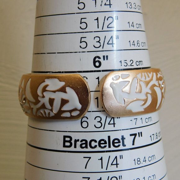 Accutime WAC4395KL Cuff Band Quartz Analog Women's Watch Sz. 6 1/2" New Battery - Picture 10 of 10